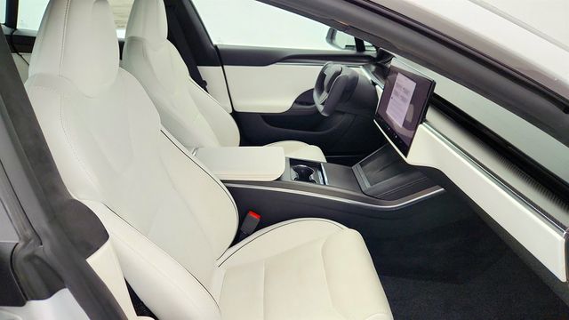 2022 Tesla Model S Plaid AWD - 22972369 - 29
