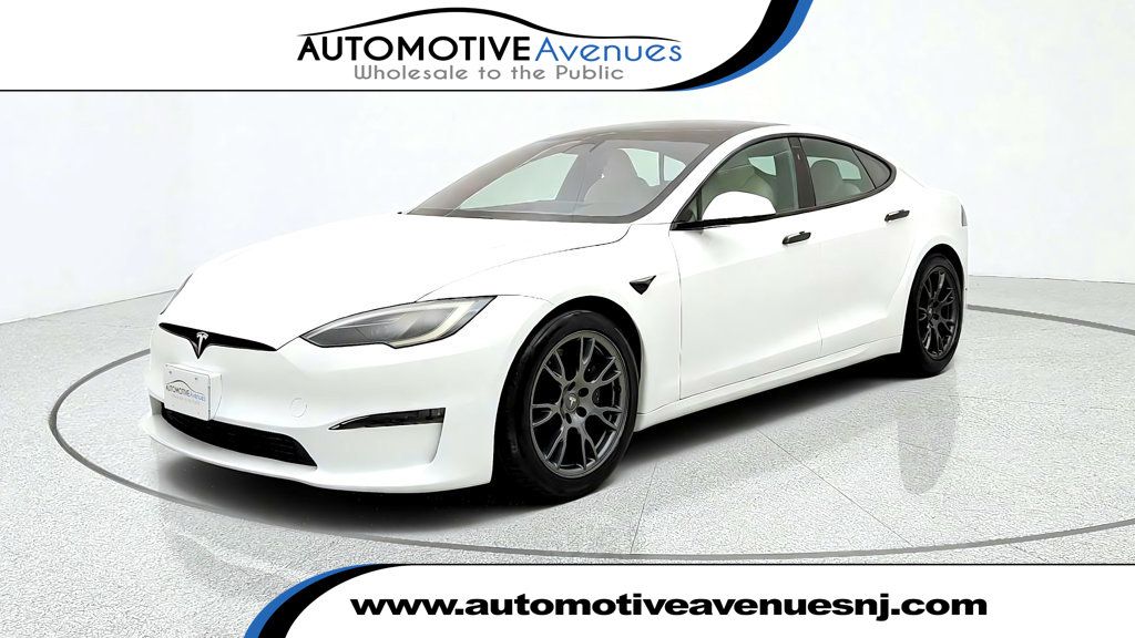 2022 Tesla Model S Plaid AWD w/ Cream Premium Interior - 23083467 | Video 1