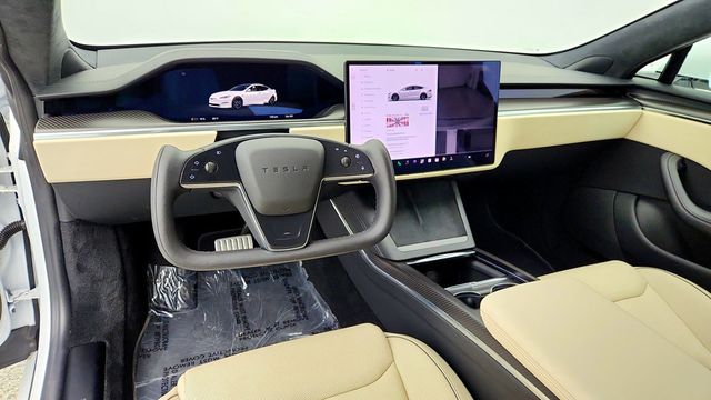 2022 Tesla Model S Plaid AWD w/ Cream Premium Interior - 23083467 - 11