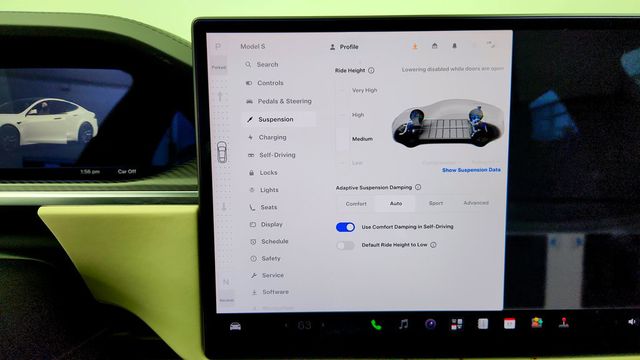 2022 Tesla Model S Plaid AWD w/ Cream Premium Interior - 23083467 - 17