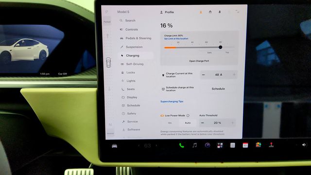 2022 Tesla Model S Plaid AWD w/ Cream Premium Interior - 23083467 - 18