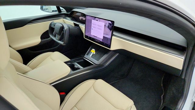 2022 Tesla Model S Plaid AWD w/ Cream Premium Interior - 23083467 - 28