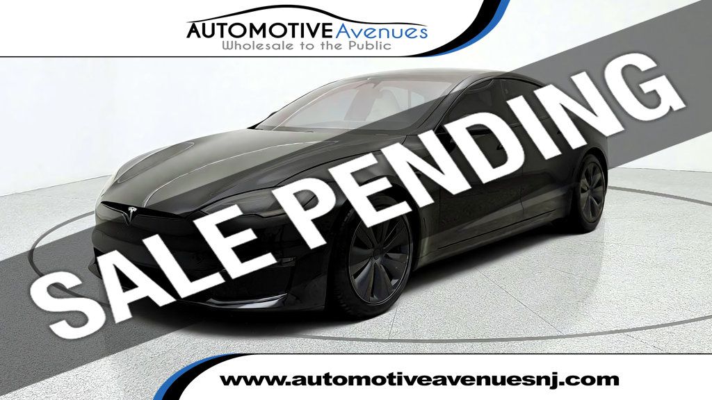 2022 Tesla Model S Plaid AWD w/ White & Black Premium Interior - 23083377 | Video 1