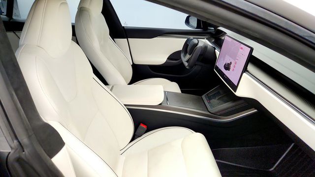 2022 Tesla Model S Plaid AWD w/ White & Black Premium Interior - 23083377 - 24