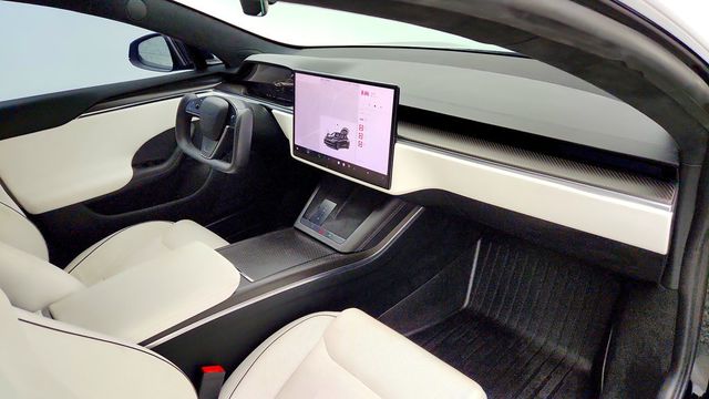 2022 Tesla Model S Plaid AWD w/ White & Black Premium Interior - 23083377 - 25