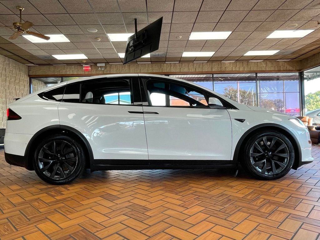2022 Tesla Model X photo 10