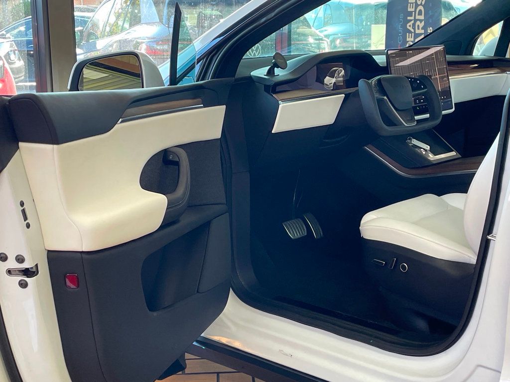2022 Tesla Model X photo 15
