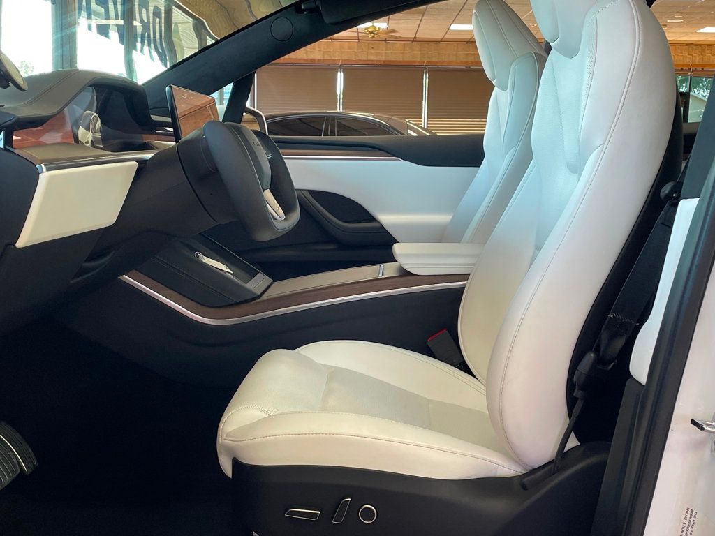 2022 Tesla Model X photo 16