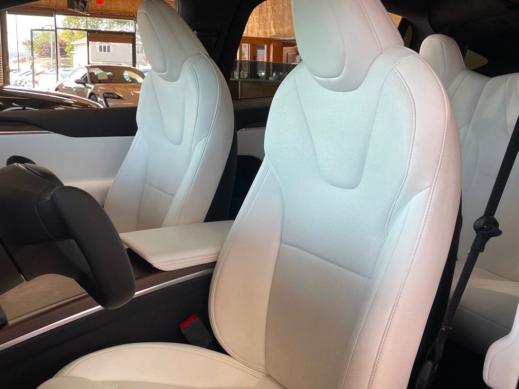 2022 Tesla Model X photo 17