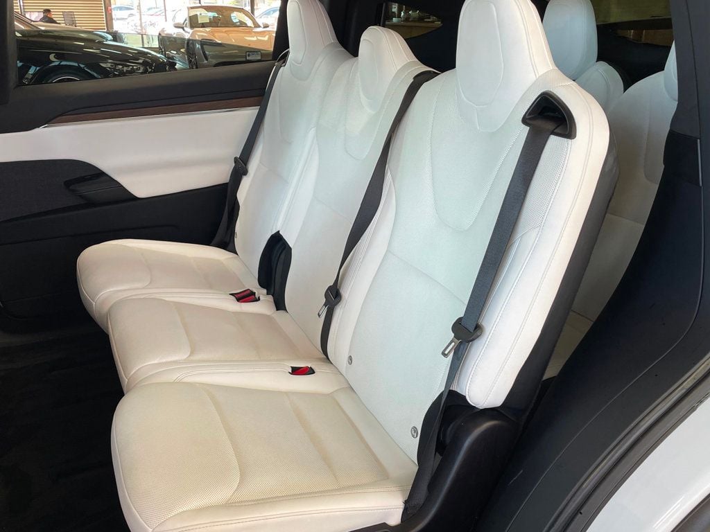 2022 Tesla Model X photo 24