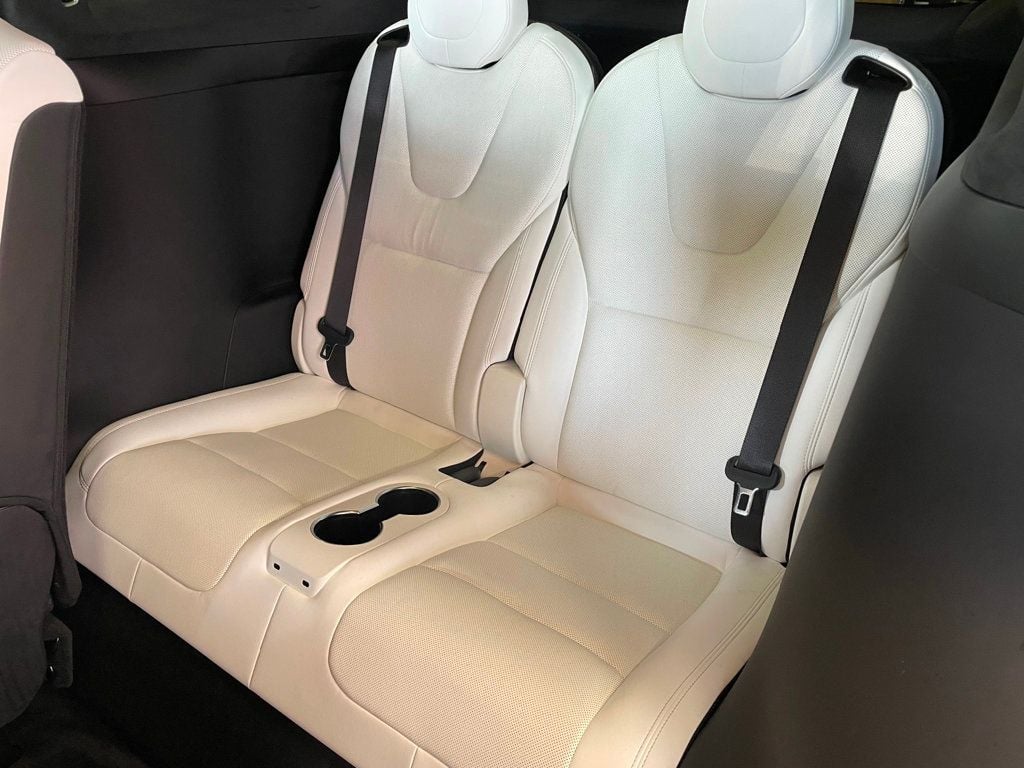 2022 Tesla Model X photo 25
