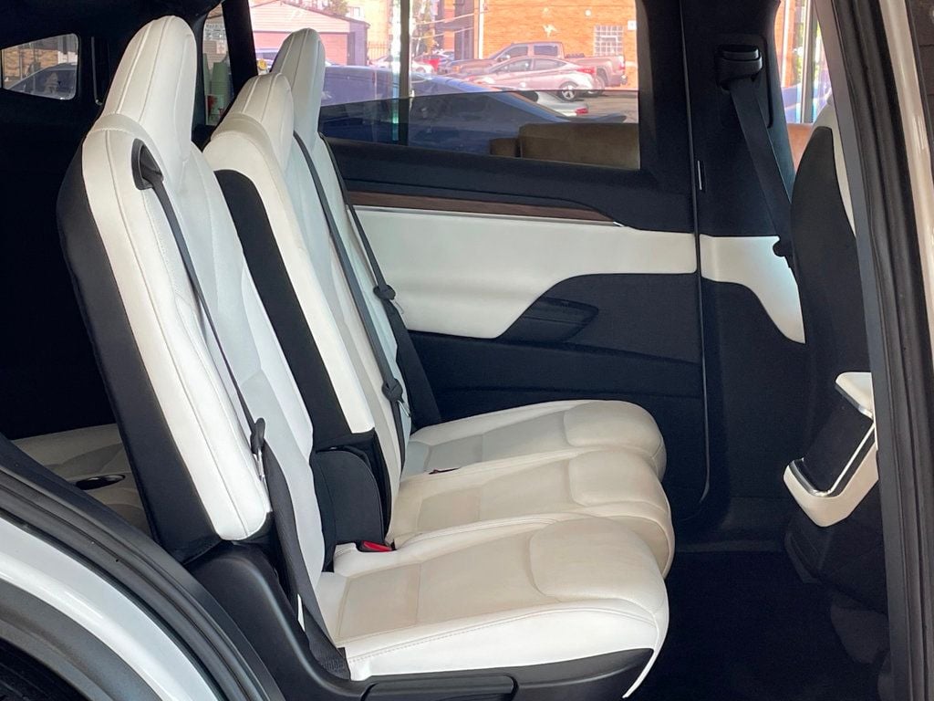 2022 Tesla Model X photo 28