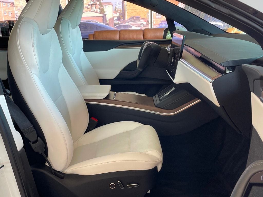 2022 Tesla Model X photo 30