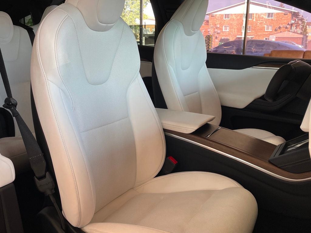 2022 Tesla Model X photo 31