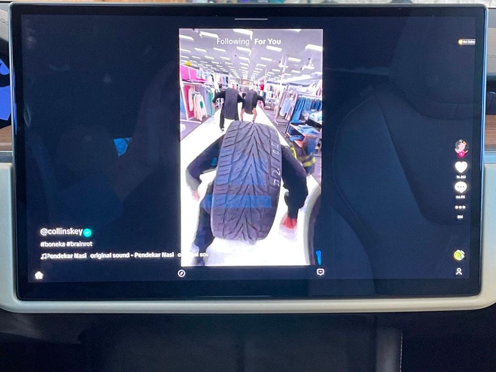 2022 Tesla Model X AWD - 23000716 - 42