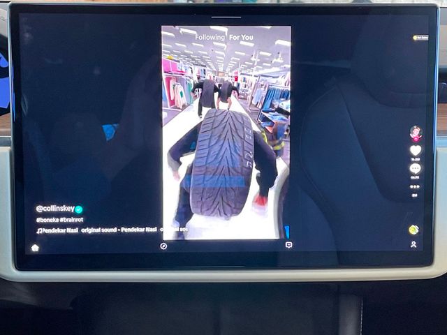 2022 Tesla Model X AWD - 23000716 - 42