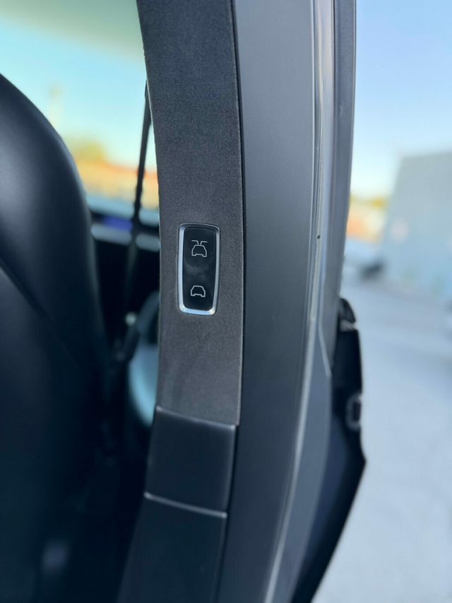 2022 Tesla Model X AWD - 23050740 - 19
