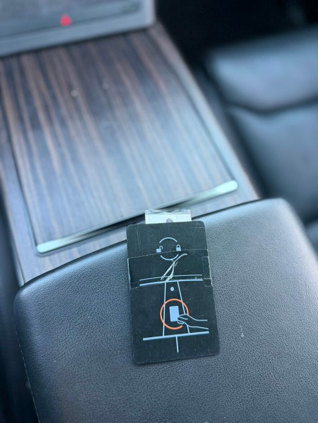 2022 Tesla Model X AWD - 23050740 - 21