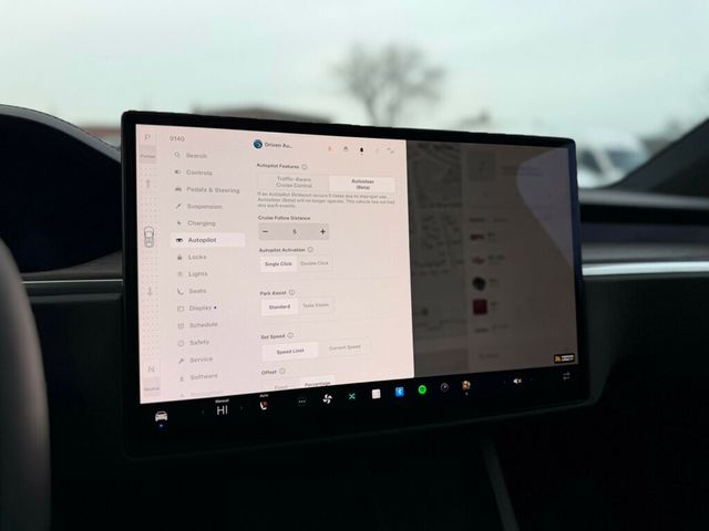 2022 Tesla Model X AWD - 22991673 - 29