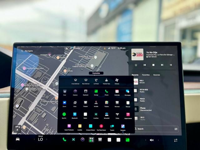 2022 Tesla Model X AWD - 23072801 - 22