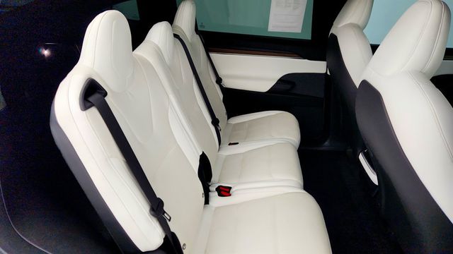 2022 Tesla Model X AWD - 22997982 - 26