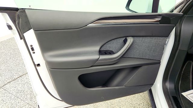 2022 Tesla Model X AWD w/ 22'' Turbine Wheels & 6 Seat Interior - 23000680 - 10