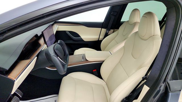 2022 Tesla Model X AWD w/ Cream Premium Interior - 23079085 - 26