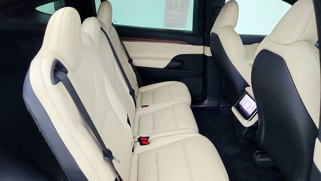 2022 Tesla Model X AWD w/ Cream Premium Interior - 23079085 - 29
