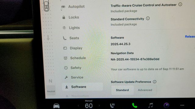 2022 Tesla Model X AWD w/ Cream Premium Interior - 23080906 - 16