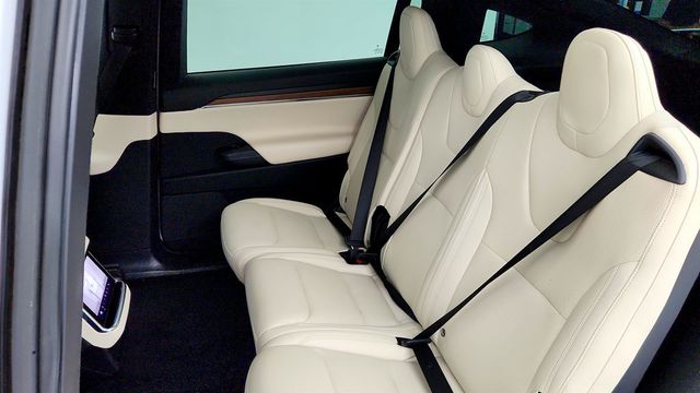 2022 Tesla Model X AWD w/ Cream Premium Interior - 23080906 - 23