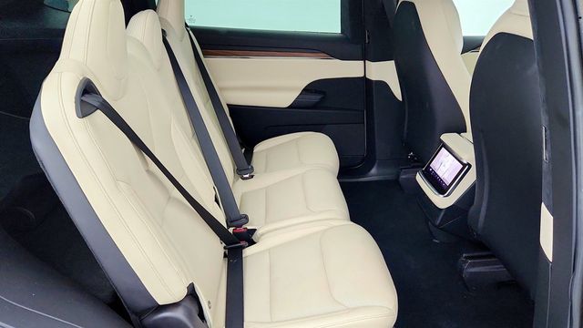 2022 Tesla Model X AWD w/ Cream Premium Interior - 23080906 - 25