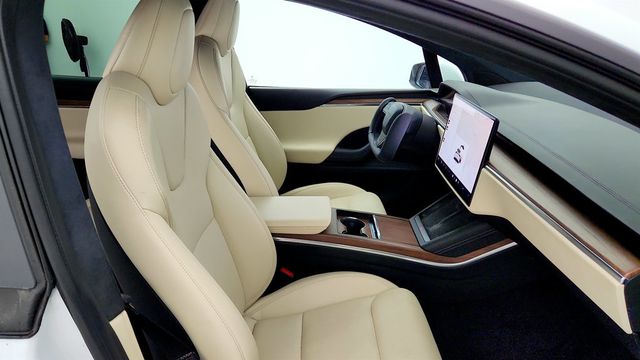 2022 Tesla Model X AWD w/ Cream Premium Interior - 23080906 - 26