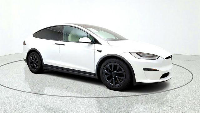 2022 Tesla Model X AWD w/ Cream Premium Interior - 23080906 - 2