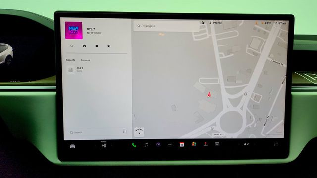 2022 Tesla Model X AWD w/ Falcon Wing Doors & Panoramic Windshield - 22997982 - 21