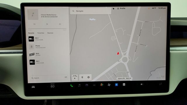 2022 Tesla Model X AWD with White & Black Premium Interior - 22944705 - 21