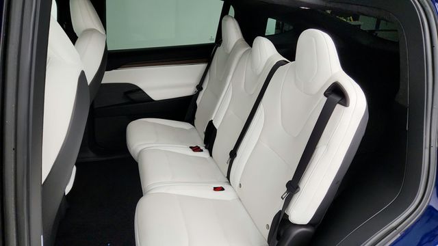 2022 Tesla Model X AWD with White & Black Premium Interior - 22944705 - 23