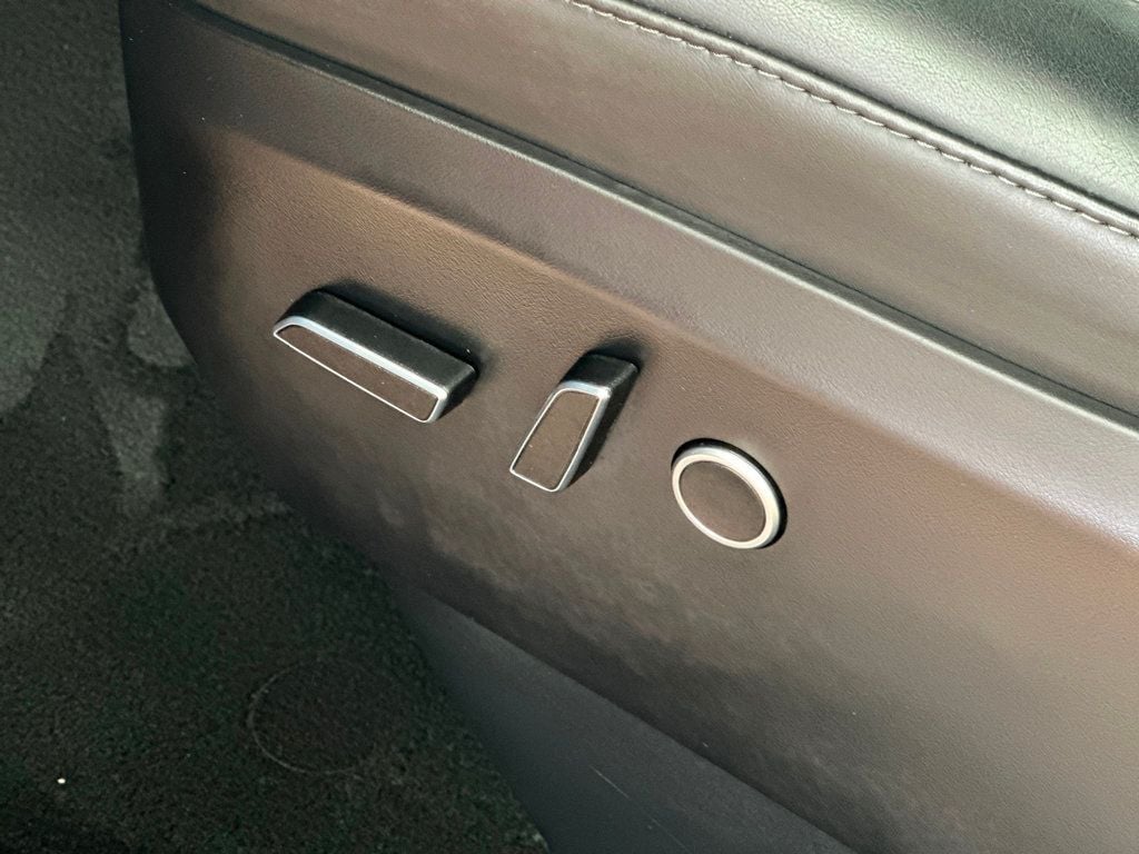 2022 Tesla Model X Plaid photo 18