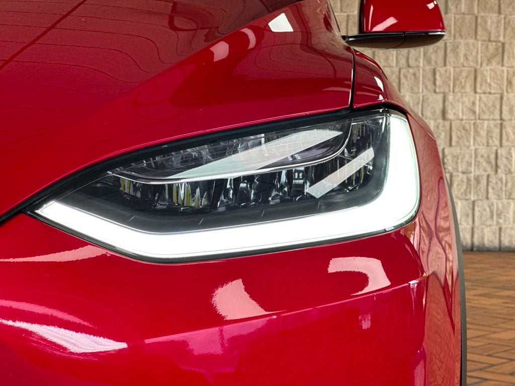 2022 Tesla Model X Plaid photo 6