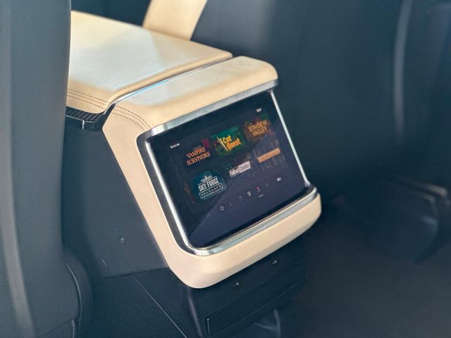 2022 Tesla Model X Plaid AWD - 22914108 - 29