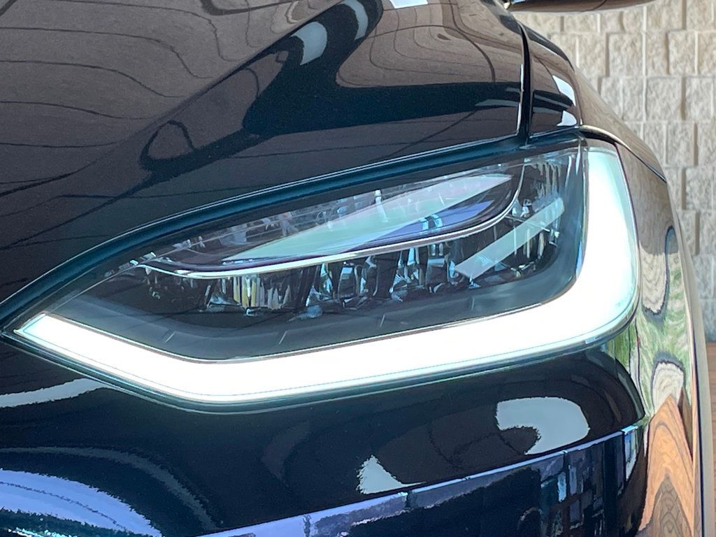 2022 Tesla Model X Plaid photo 4