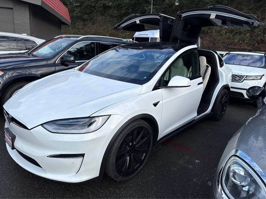 2022 Tesla Model X Plaid's photo