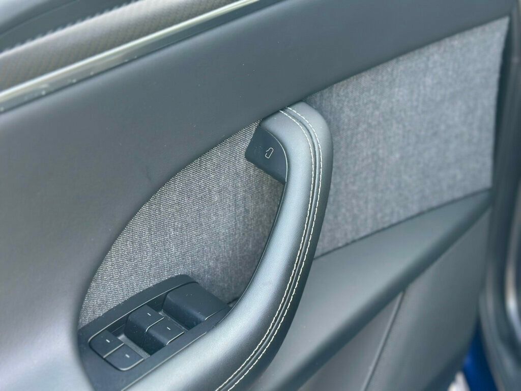 2022 Tesla Model X Plaid photo 15