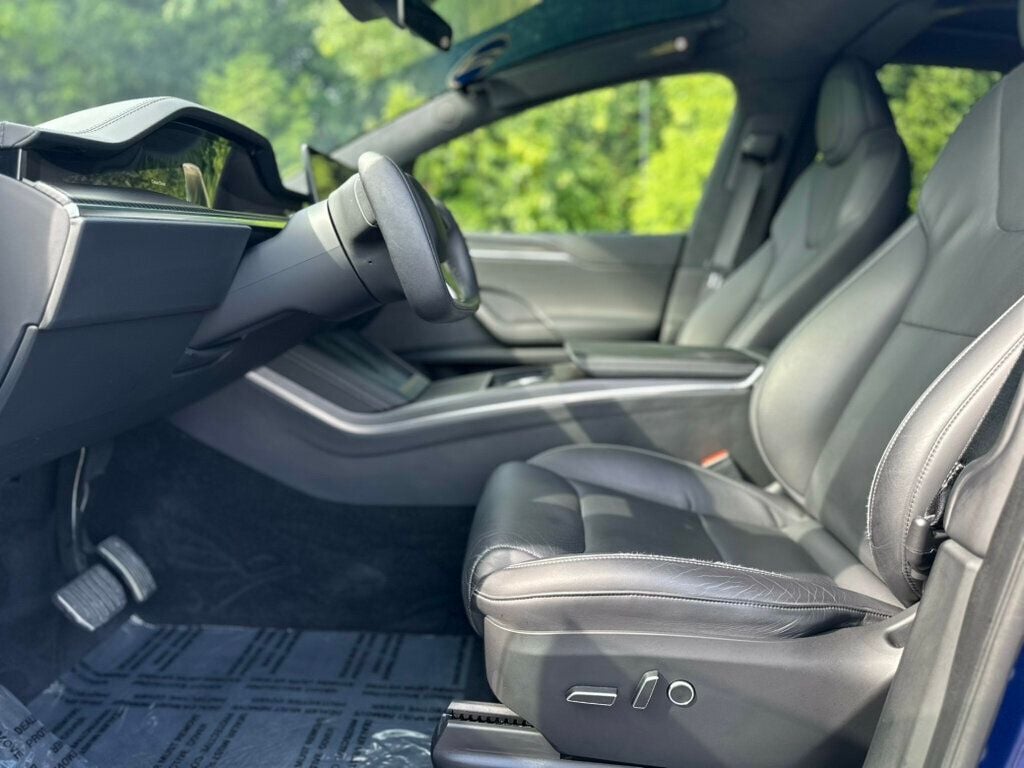 2022 Tesla Model X Plaid photo 17