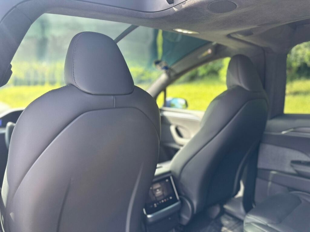 2022 Tesla Model X Plaid photo 21