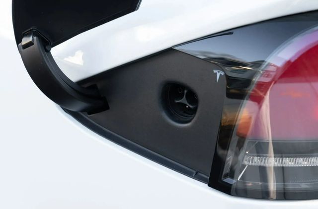 2022 Tesla Model X Plaid AWD - 22938491 - 24