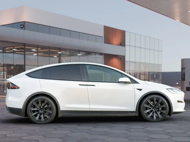 2022 Tesla Model X Plaid AWD - 22938491 - 6