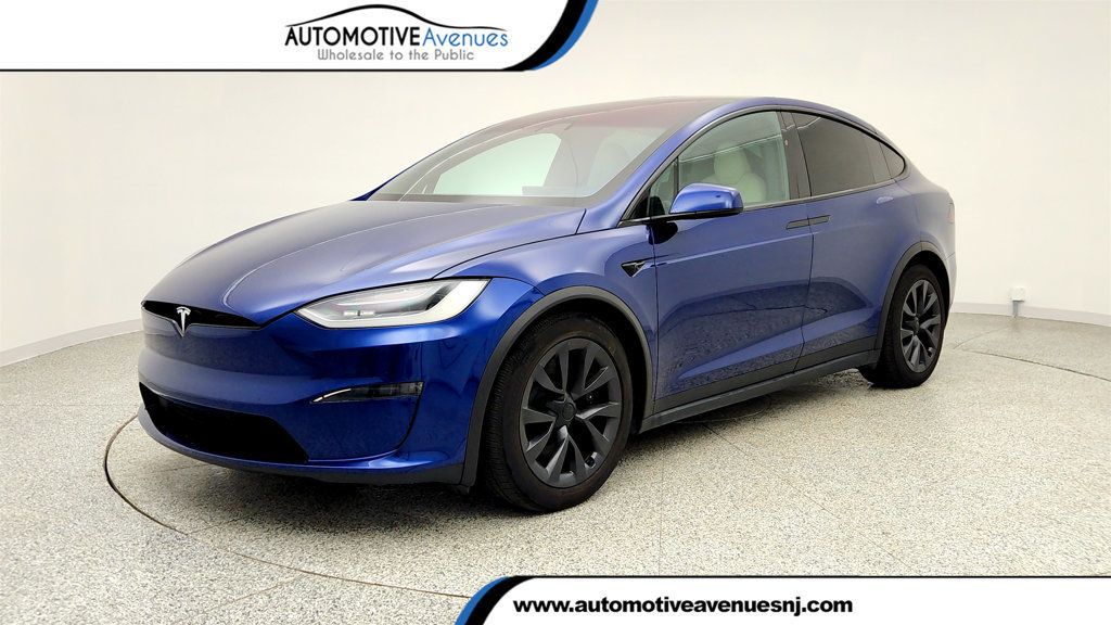 2022 Tesla Model X Plaid AWD w/ 6 Seat Cream Premium Interior - 23003584 | Video 1