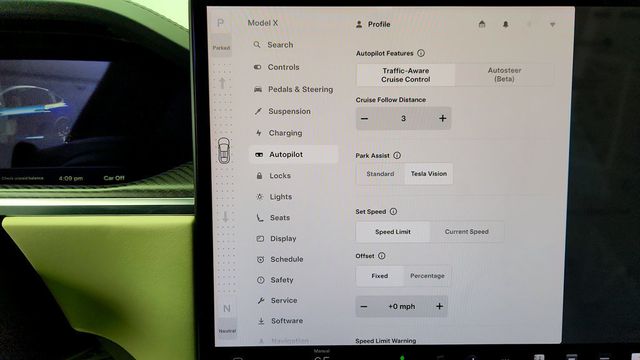 2022 Tesla Model X Plaid AWD w/ 6 Seat Cream Premium Interior - 23003584 - 20