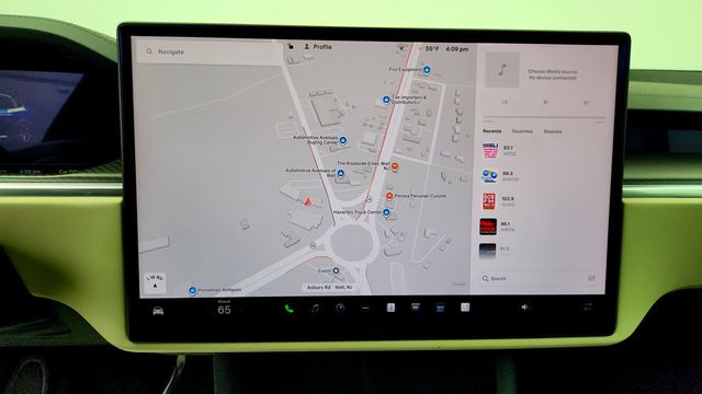 2022 Tesla Model X Plaid AWD w/ 6 Seat Cream Premium Interior - 23003584 - 22