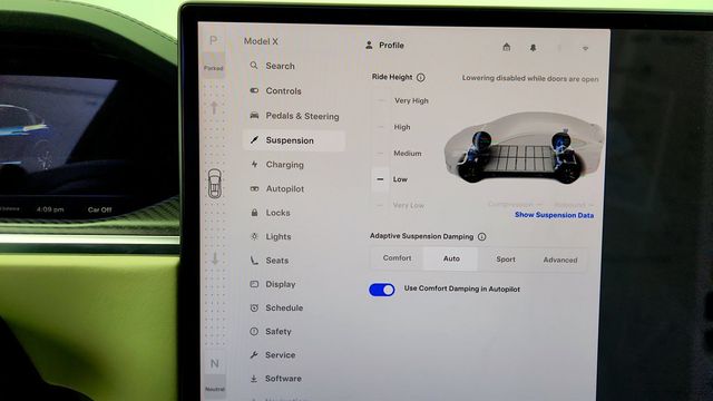 2022 Tesla Model X Plaid AWD w/ 6 Seat Cream Premium Interior - 23043984 - 18